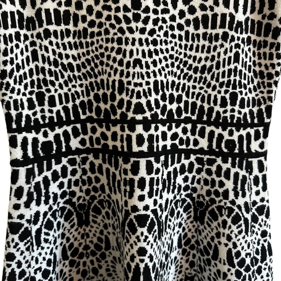 Karen Millen Fit & Flare Knit Sweater Dress Black & White Sz 4 - Picture 5 of 14